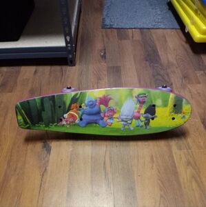 DreamWorks Trolls Movie 21" Footboard Skateboard With Trolls Characters Smile VG